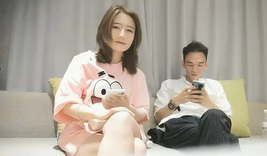 午夜寻花约超漂亮美女做到探花脸上舔逼也不嫌脏