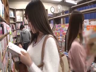 DOCP-037-欲求不満な名門女子大生が気弱なクラスメートを媚