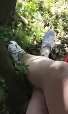 精品戶外直播大美女糖糖勾引眼鏡大叔到公園小樹林野戰礦泉水洗雞巴口爆劈腿啪啪 new