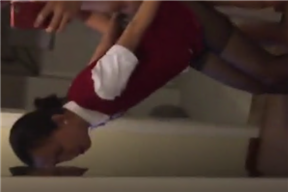 流出年輕漂亮的美女空姐和男友先對著鏡子邊操邊拍