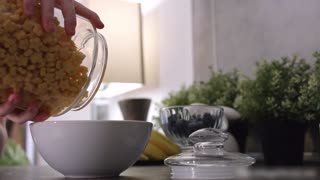 偷搞小姨被捉包