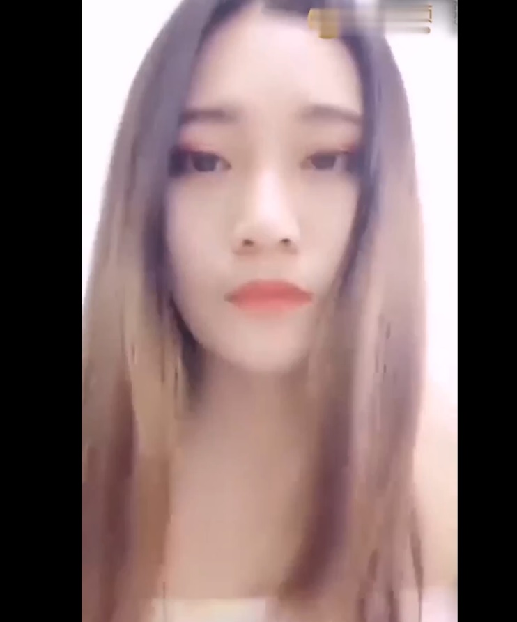 美女独自在家收快递快递员哥哥把持不住直接就上了