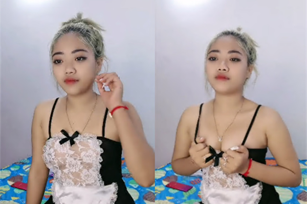 女仆装黄毛小妹露脸跟小哥啪啪听指挥