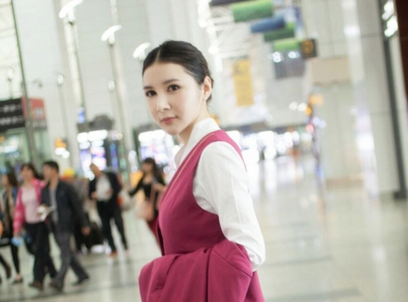 空姐制服开档丝袜红色高跟鞋来我房间偷情俩宝贝的嫂子啪啪做爱全程主动骑乘特会扭动骚的紧