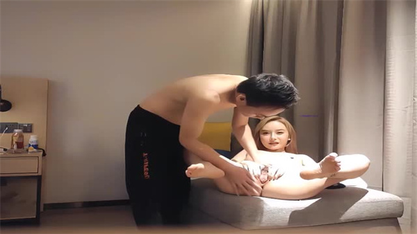 步宾寻欢猎艳高颜值瑜伽教练，火辣肉体激情交合啪啪狂操！