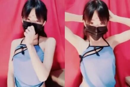 金屋藏嬌閣美女主播粉嫩蘿莉0721一多自慰大秀 身材也很苗條 自慰棒大力插穴自慰噴水 十分淫蕩