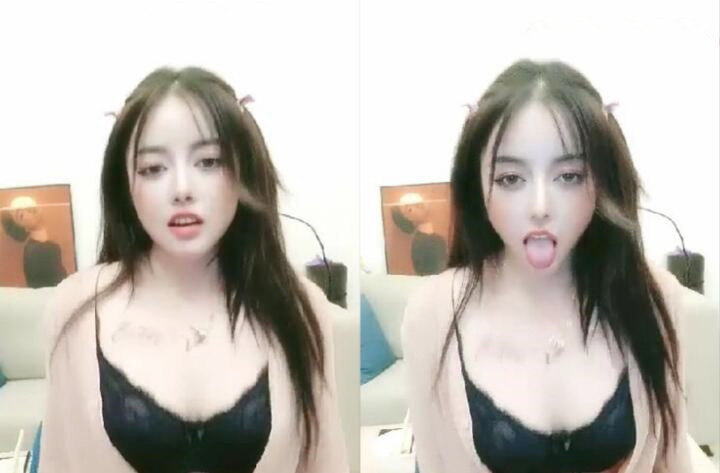 高颜值长相甜美网红妹子自慰逼逼无毛近距离特写跳蛋塞入拉扯