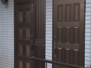 白皙苗条的弟媳很从舜 即使中出也对我没关心 奏音花音