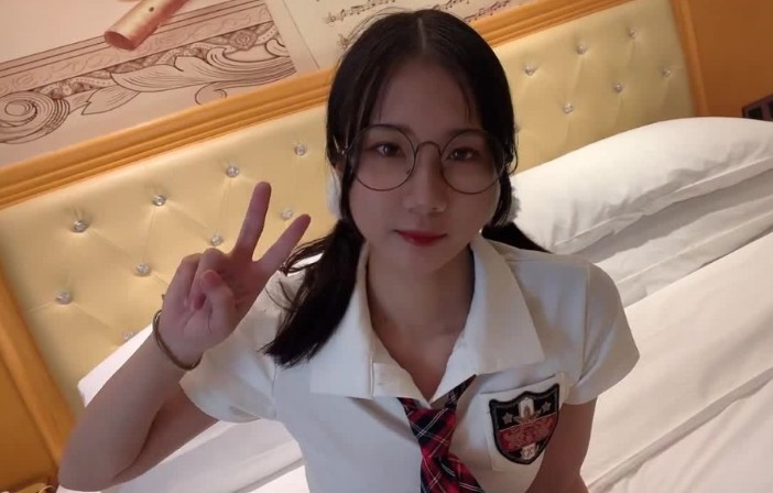 清纯学生制服诱惑！极品嫩妹高清露脸完美出镜