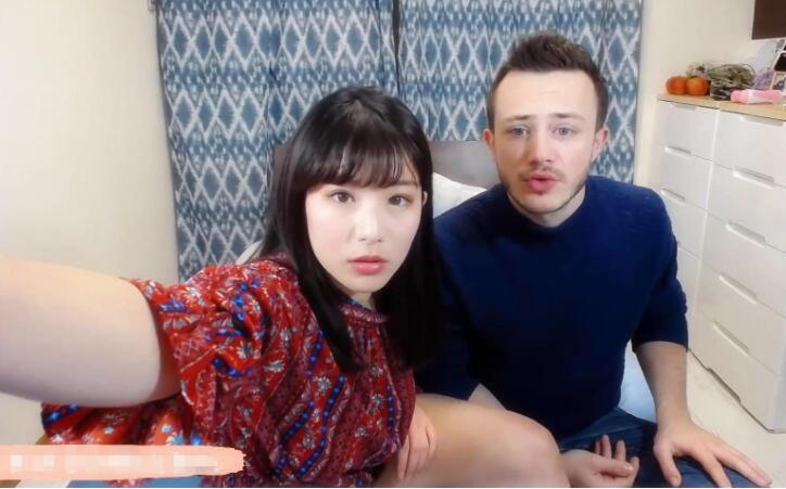 颜值不错韩国妹子和国外男友视讯直播秀 逼逼塞跳蛋再用震动棒抽插 69互舔深喉口交不要错过