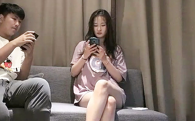 御姐范高素質牛仔短褲美女雞巴太大剛操一次就受不了求饒忍著被插2次