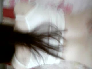 皮肤有点黑骚逼露脸妻子在睡觉被我挑逗的无法入睡，只好配