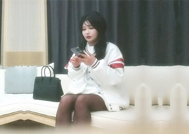 外围狂欢夜甜美网红脸情趣黑丝诱惑肤白貌美人又骚舔穴抠逼打桩机狂干第二场