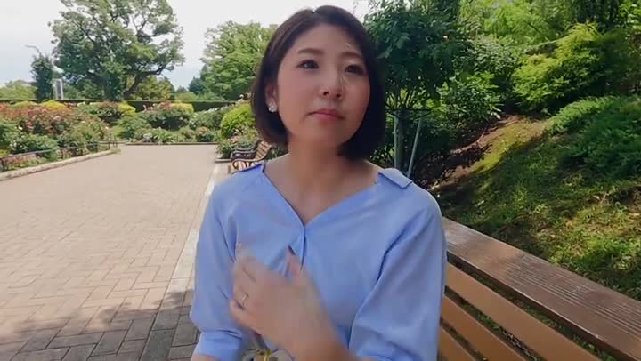 很瘦但屁股很翘有肉身材非常苗条平胸妹子屁股被拍红A new