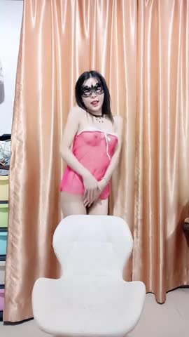 舞蹈系眼镜极品御姐！换装护士长红肚兜！美腿高跟鞋，脱下丁字裤摇摆翘臀，热舞搔首弄姿