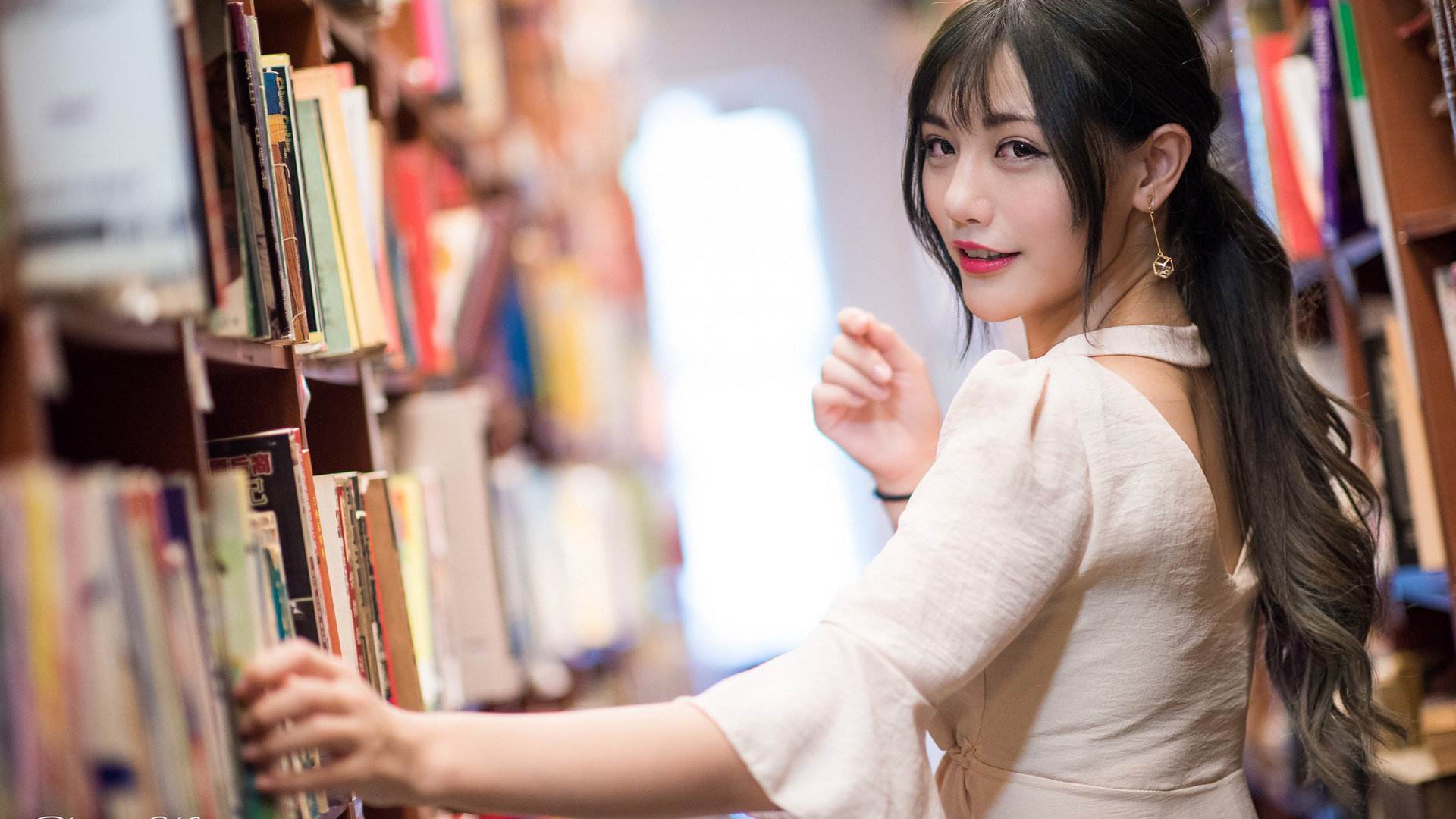 富二代约到长相甜美胸前纹身妹子舌吻调情口交上位骑坐抽插后入快速猛操呻吟娇喘