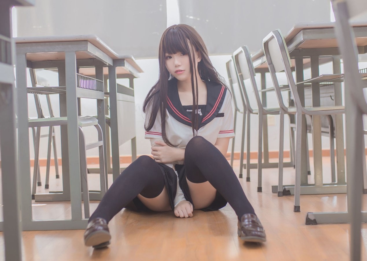 酒店约操大学黑丝美腿小姐姐各种诱惑挑逗大鸡巴插入紧硕小逼穴一插进去就有水这也太骚了