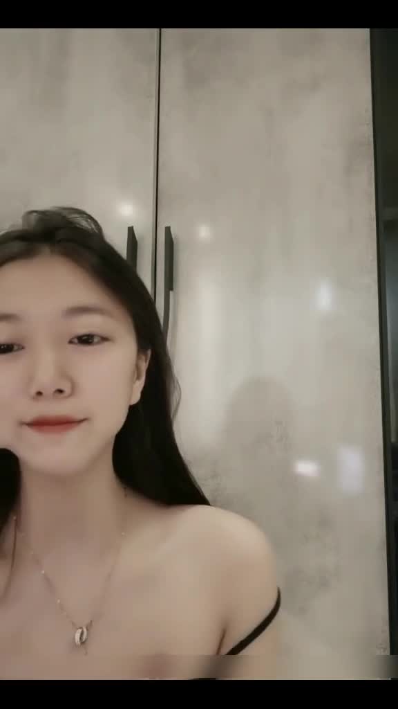 清纯又骚逼的小骚货，被连续操了一个钟头